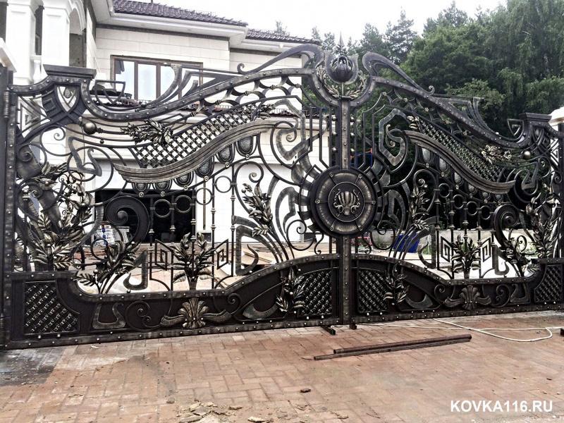Перила, лестницы, навесы, решётки и кованый декор — фото 3